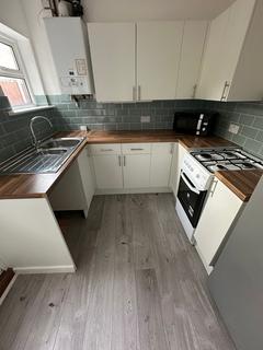 2 bedroom terraced house to rent, Hampden Road, Grays, RM17