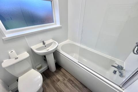 3 bedroom semi-detached house to rent, Hillsway Crescent, Mansfield, NG18