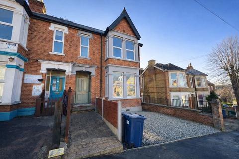 Studio to rent, Priory Road, High Wycombe