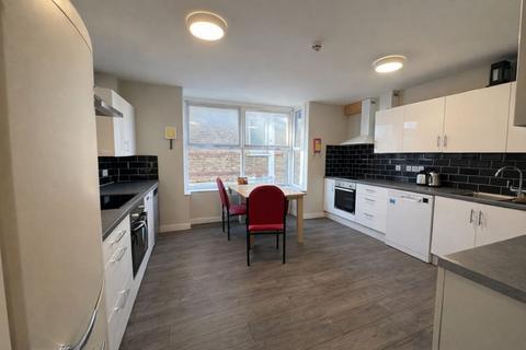 Studio to rent, Priory Road, High Wycombe