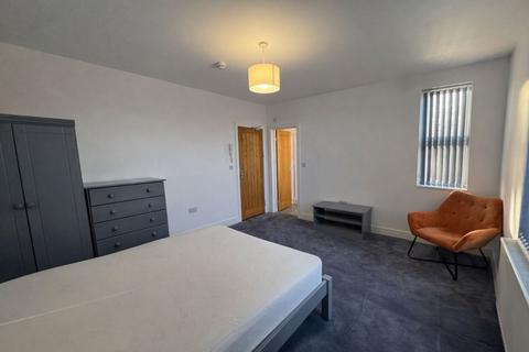 Studio to rent, Priory Road, High Wycombe
