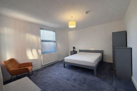 Studio to rent, Priory Road, High Wycombe