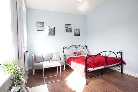 1 bedroom in a house share to rent, 27 Sharples Hall Street, Oldham