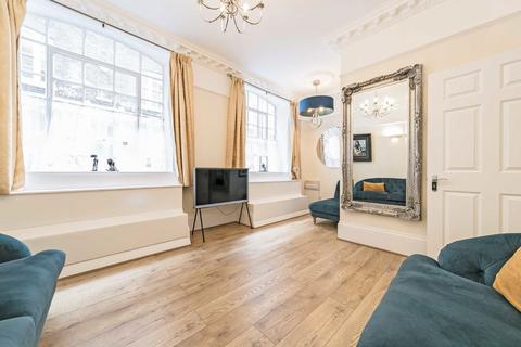 4 bedroom flat to rent, Middle Street, London EC1A