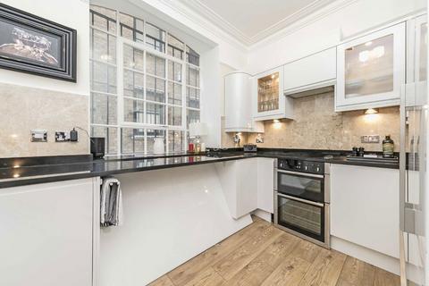 4 bedroom flat to rent, Middle Street, London EC1A