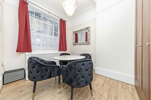 4 bedroom flat to rent, Middle Street, London EC1A