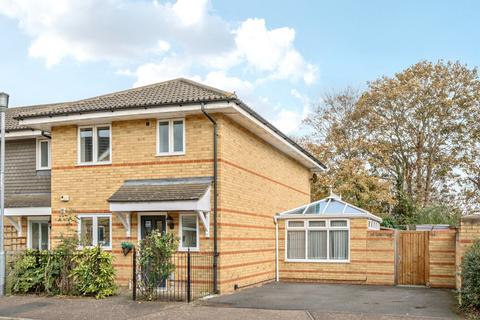 3 bedroom end of terrace house for sale, Stanley Close, London, SE9
