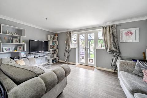 3 bedroom end of terrace house for sale, Stanley Close, London, SE9