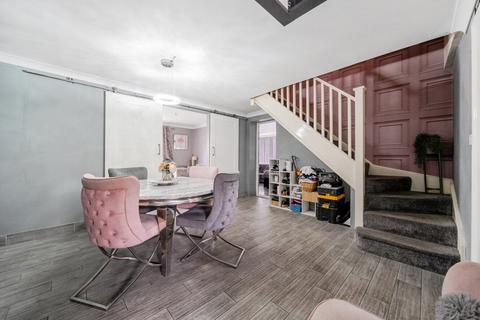 3 bedroom end of terrace house for sale, Stanley Close, London, SE9
