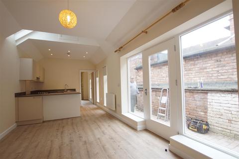 1 bedroom semi-detached bungalow to rent, Gable End, Off St Nicholas Church St, (rear of 38 Smith St) Warwick