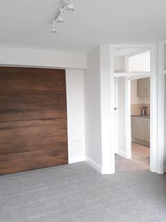 Studio to rent, Camden Road, Camden