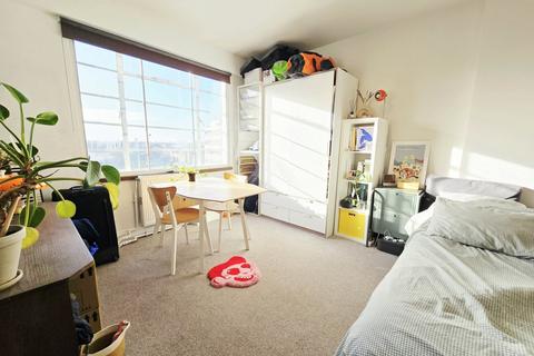 Studio to rent, Camden Road, Camden