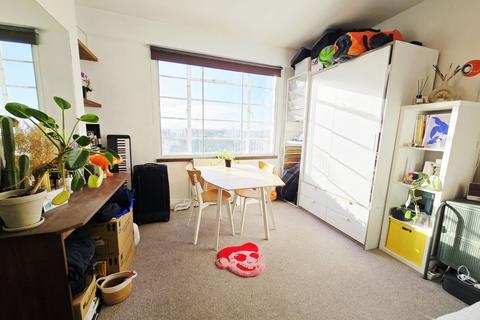 Studio to rent, Camden Road, Camden