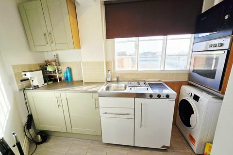 Studio to rent, Camden Road, Camden
