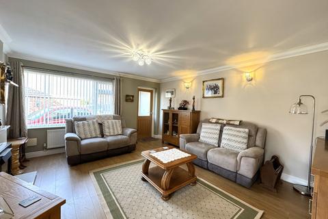 3 bedroom semi-detached bungalow for sale, GAYWOOD - Modernised Link Detached 3 Bedroom Bungalow on Cul-De-Sac