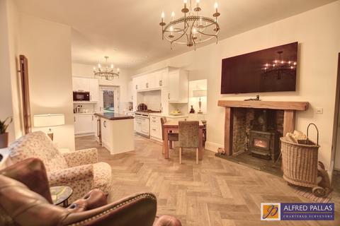 4 bedroom end of terrace house for sale, Gateshead Terrace, West Boldon