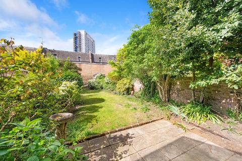 1 bedroom flat for sale, Royal Crescent, London W11
