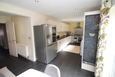 3 bedroom detached house for sale, Bennetts Hill, Dudley DY2