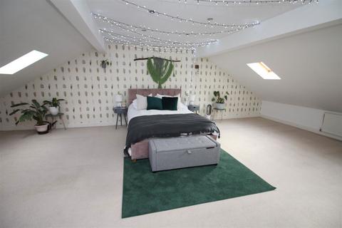 3 bedroom detached house for sale, Bennetts Hill, Dudley DY2