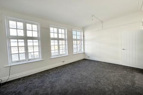 2 bedroom flat to rent, Southchurch Road, Southend SS1
