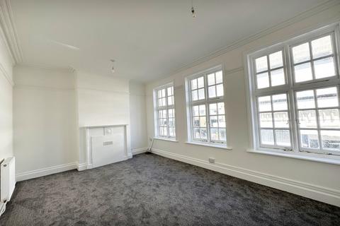 2 bedroom flat to rent, Southchurch Road, Southend SS1
