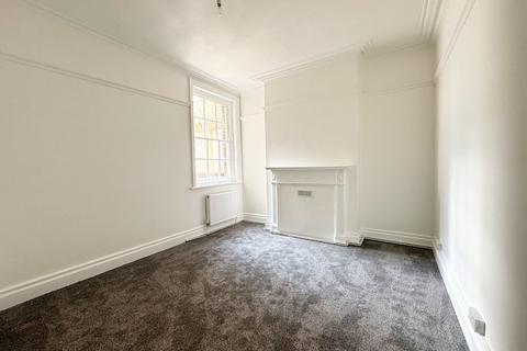 2 bedroom flat to rent, Southchurch Road, Southend SS1