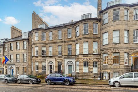 3 bedroom apartment to rent, North Castle Street, Edinburgh, Midlothian