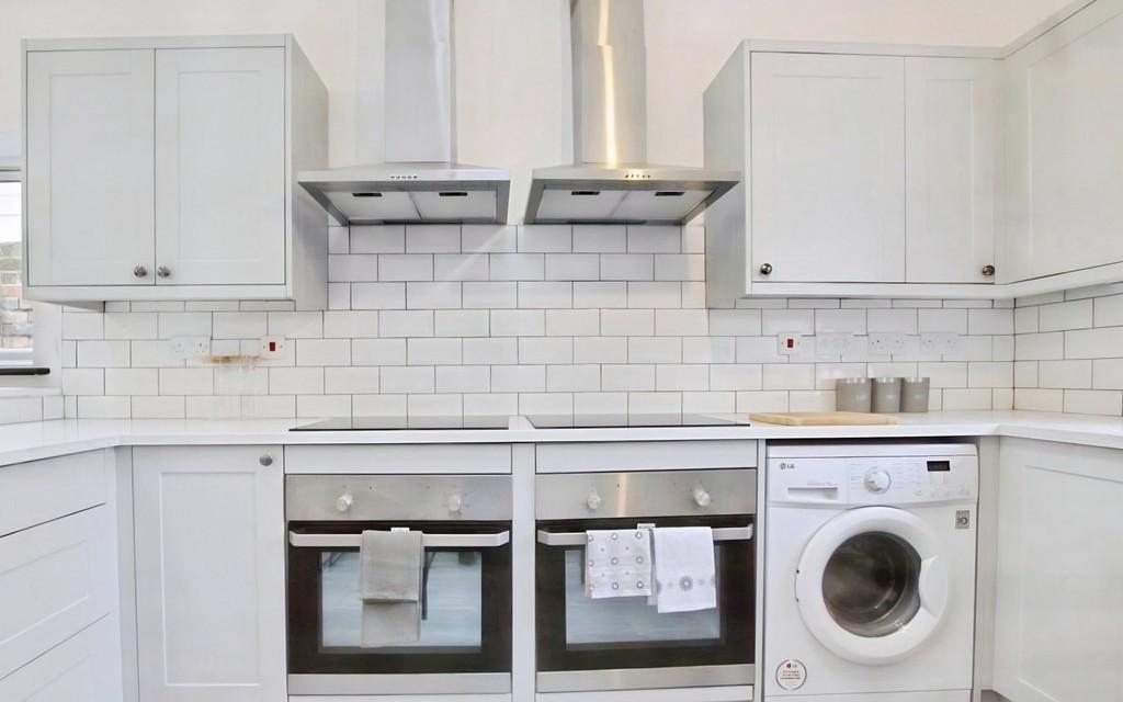 E2041c53-Kitchen 202
