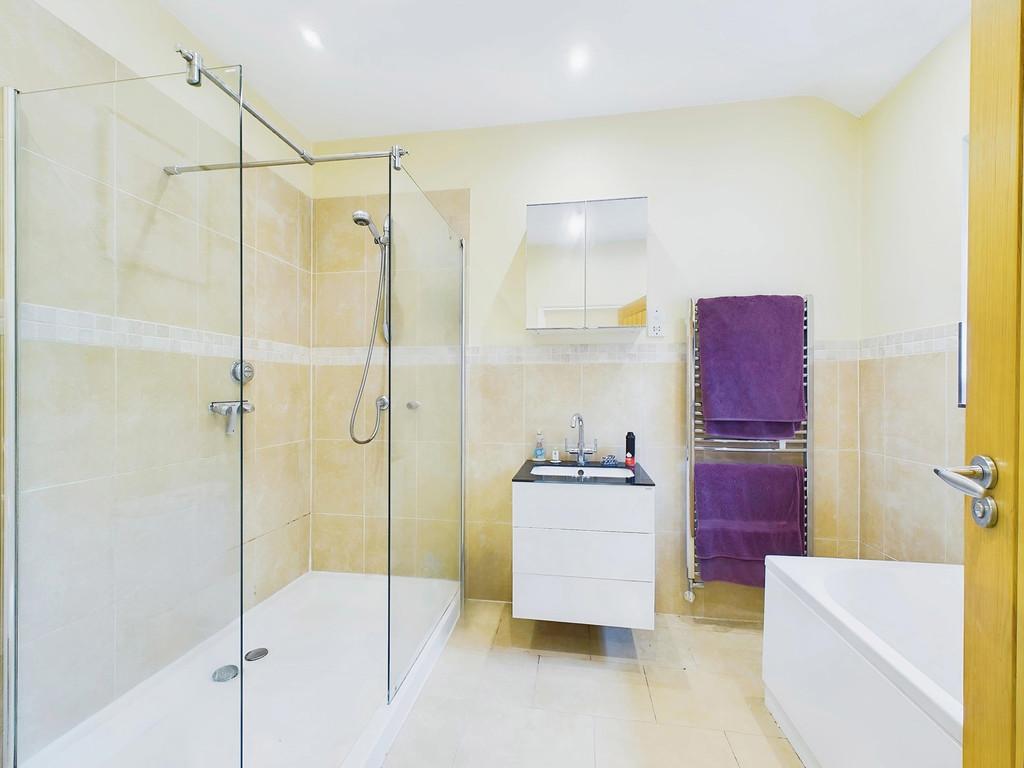 Main ensuite