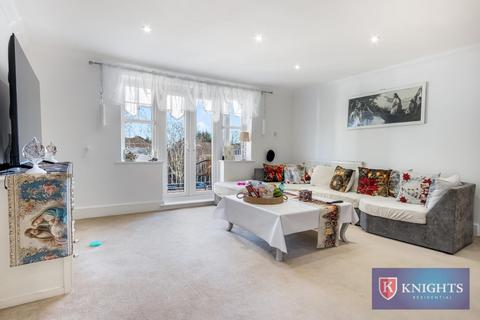 3 bedroom flat for sale, The Ridgeway, London, EN2