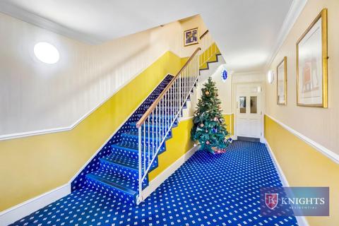 3 bedroom flat for sale, The Ridgeway, Enfield, EN2