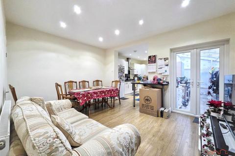 3 bedroom semi-detached house for sale, Hook Road, Epsom KT19