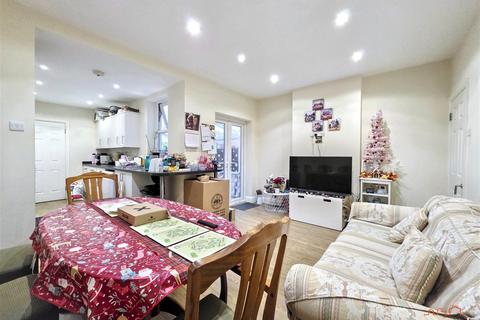 3 bedroom semi-detached house for sale, Hook Road, Epsom KT19