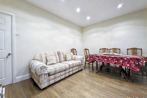 3 bedroom semi-detached house for sale, Hook Road, Epsom KT19
