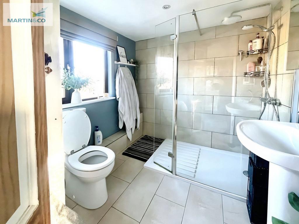 5ce2991a-Fuscote 20bathroom 202