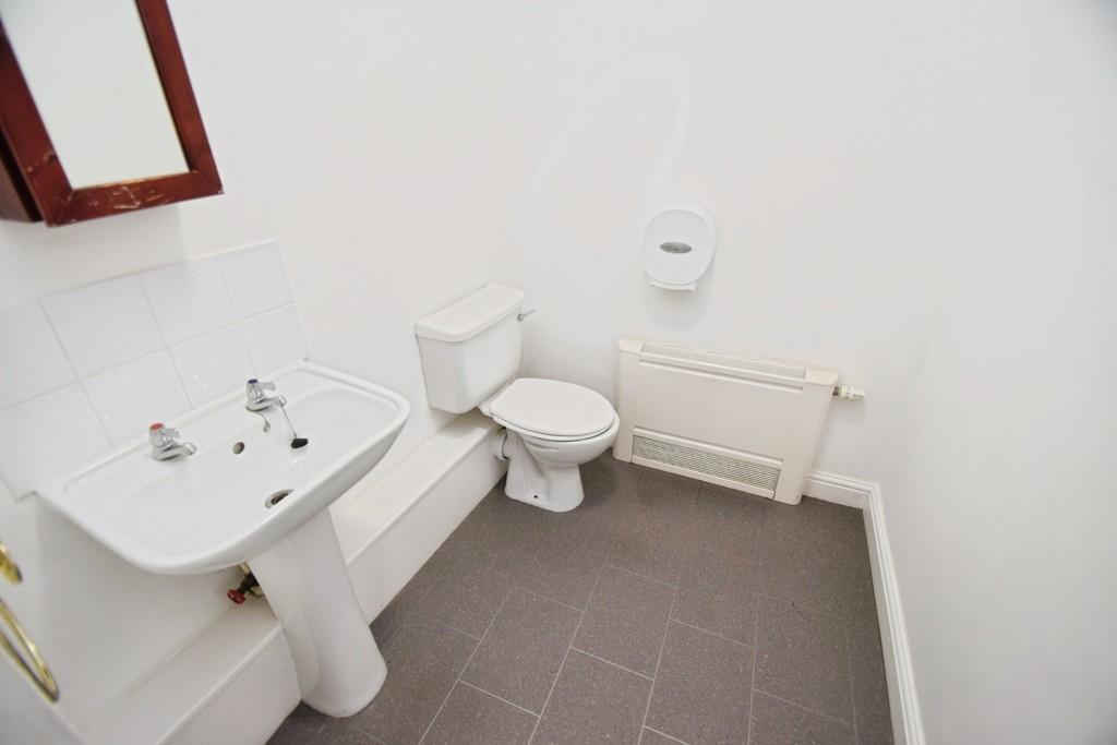 2b1b918c-Ensuite 201