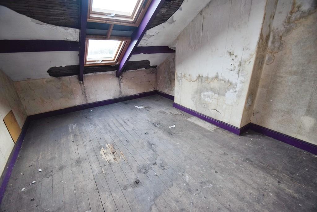 E5501343-Bedroom 201
