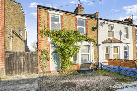 3 bedroom end of terrace house for sale, Ravenscar Road, Surbiton KT6