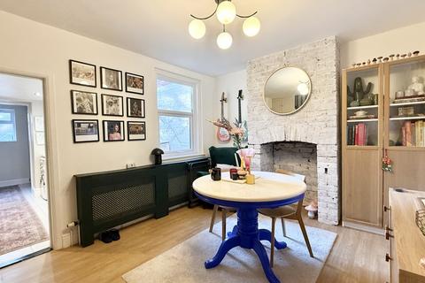 2 bedroom end of terrace house for sale, West Street, Warminster