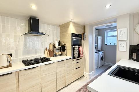 2 bedroom end of terrace house for sale, West Street, Warminster