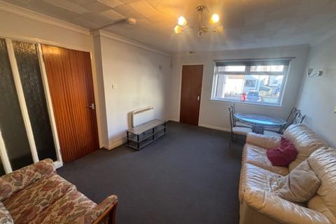2 bedroom ground floor flat to rent, Monteith Row, Calton