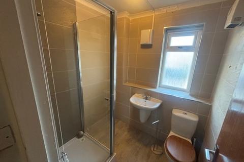 2 bedroom ground floor flat to rent, Monteith Row, Calton