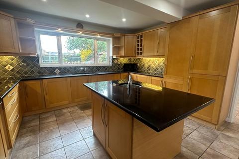 4 bedroom detached house to rent, Barley Close, Glenfield, Leicester LE3