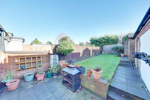 4 bedroom semi-detached house for sale, Bassetts Way, Farnborough