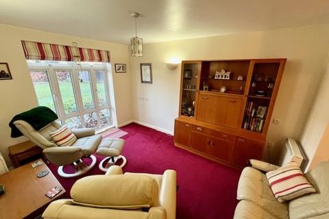 2 bedroom ground floor flat for sale, Beddington Gardens, Wallington