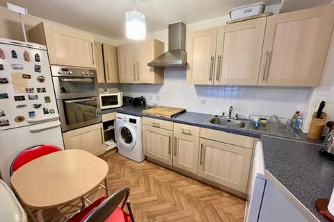 2 bedroom ground floor flat for sale, Beddington Gardens, Wallington