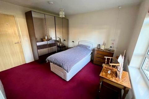 2 bedroom ground floor flat for sale, Beddington Gardens, Wallington