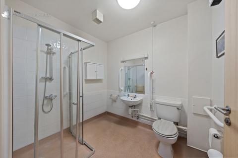 2 bedroom ground floor flat for sale, Beddington Gardens, Wallington
