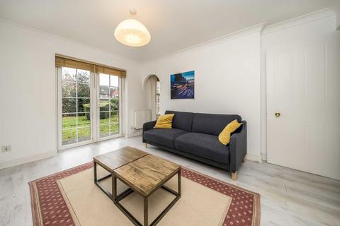 1 bedroom flat to rent, St. James's Road, Hampton TW12