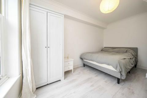 1 bedroom flat to rent, St. James's Road, Hampton TW12